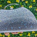 Sac de soirée argenté décoré de strass