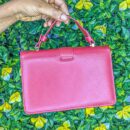 Sac à main rouge en cuir avec fermoir metalique