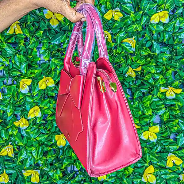 Sac à main rouge avec nœud – Image 3