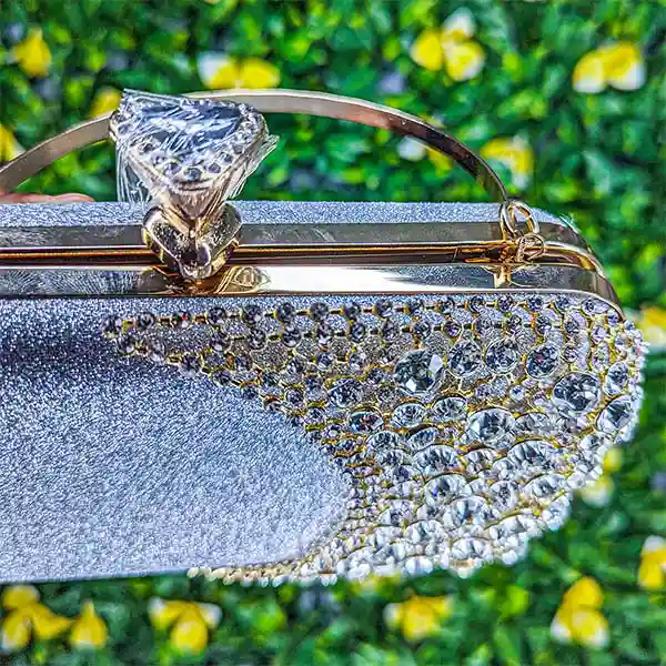 Sac / pochette de soirée argenté pailleté avec strass dorés – Image 2